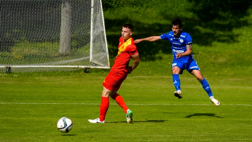 Här sätter Vedran Benca det viktiga 1–0-målet som gav Värmbols FC och Vedran Benca fortsatt självförtroende i jakten på poäng och segrar.