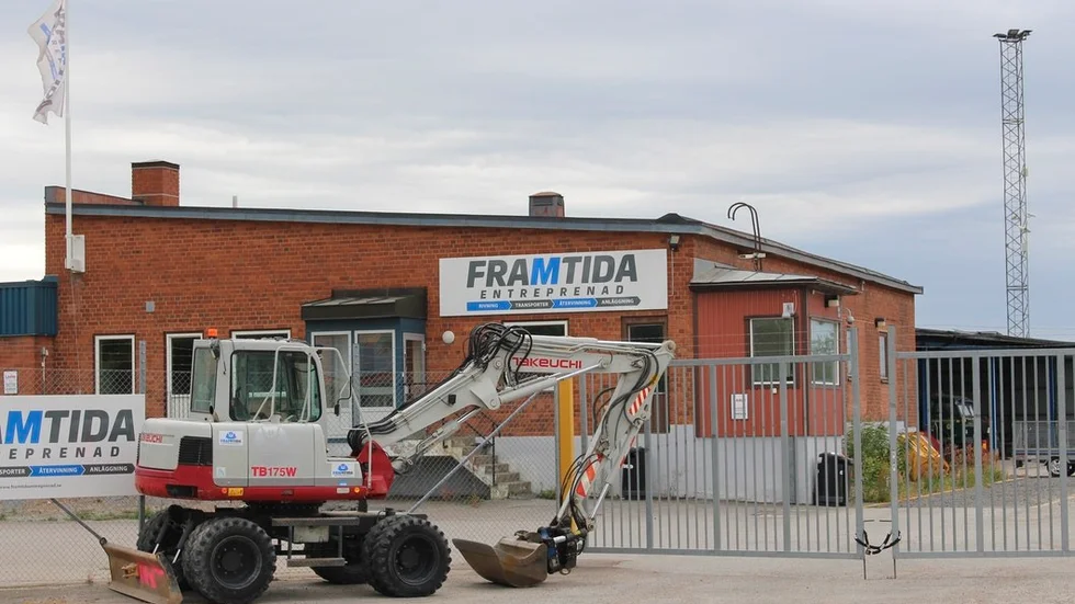 Framtida Entreprenad i Norden AB har haft verksamhet inom flera olika områden. Det har bland annat tömt papperskorgar åt Eskilstuna kommun.
