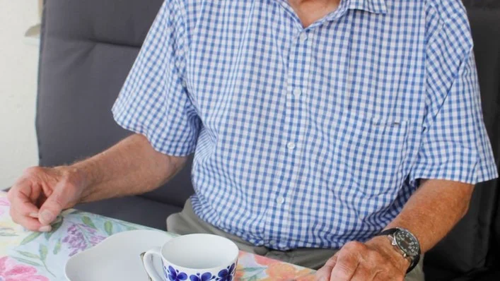 Jo, han har nog tidvis i livet jobbat för mycket, men så har Nils Lord älskat att arbeta med maskiner av olika slag. Till 85-årsdagen har han dock varvat ner lite och favoritmaskinerna är i dag bilen och den trehjuliga elcykeln. Den glade jubilaren uppvaktades av tidningen på högtidsdagen.