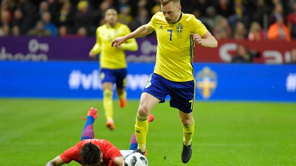 Sebastian Larsson får om en månad vara med om sitt första VM-slutspel med det svenska landslaget där Sydkorea, Tyskland och Mexico väntar i gruppspelet.