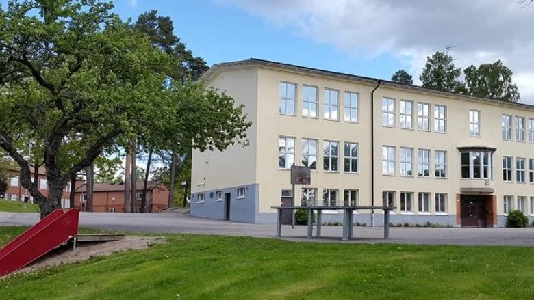 Bruksskolan i Hälleforsnäs stänger på grund av att det är för kallt i lokalerna.