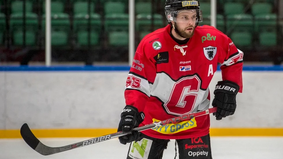 Mathias Löf är en rejäl bra kille att ha med i ett hockeylag – både på och vid sidan om isen. Men efter att ha varit högst bidragande till att numera Nyköping Gripen är i hockeyettan har han nu meddelat Gripenledningen att han lägger av.