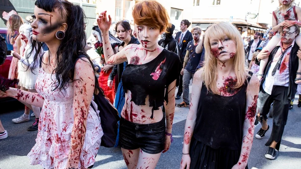 Så här såg det ut i Stockholm för ett par år sedan när deltagarna i Stockholm zombiewalk hasade sig från Vitabergsparken till Tantolunden på Södermalm.