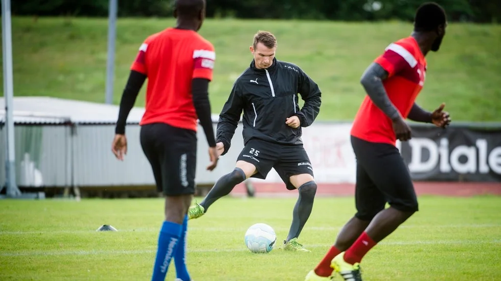 Kan Ethan Gage vara "klistret i mitten" och kan han mäkta med att spela borta mot Team TG på söndagen trots känningar i en vad?