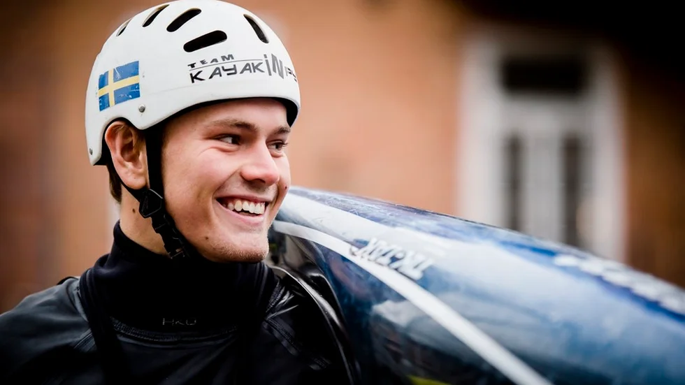 Erik Holmer tar sikte på VM-semifinal efter att ha klarat sig vidare redan från det första kvalåket – med ett islag blev det väldigt små marginaler men det var stolpe in i hemmaforsen i franska Pau.