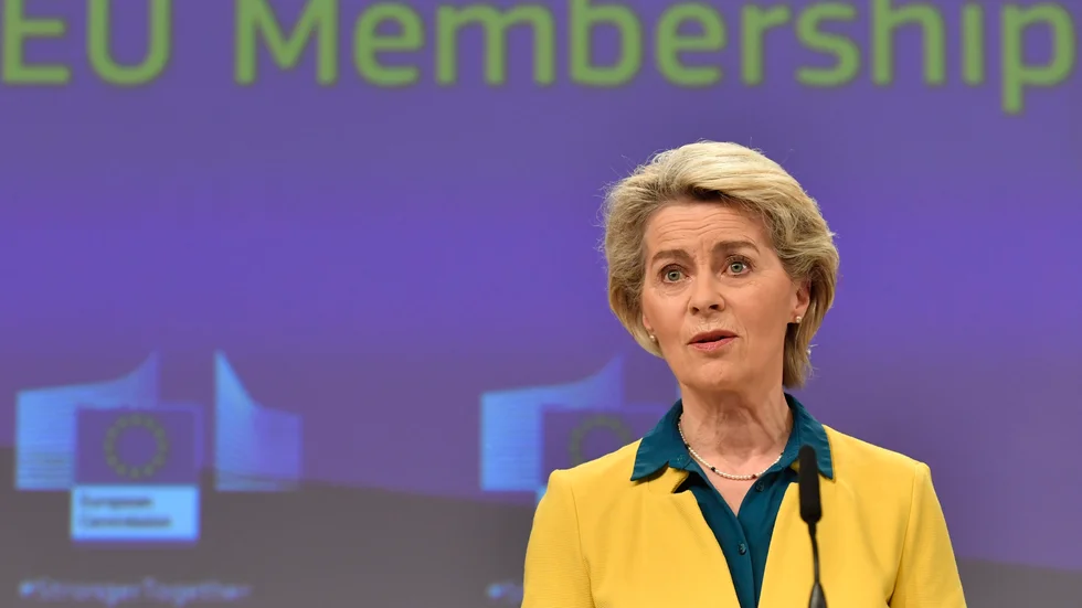 EU-kommissionens ordförande Ursula von der Leyen håller presskonferens i Bryssel.