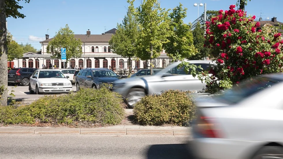 Hastigheten kan komma att sänkas i Katrineholm. "Huvudpoängen i planen är att den tillåtna hastigheten ska bestämmas av förutsättningar på varje enskild plats", säger Jennie Lind på samhällsbyggnadsförvaltningen.