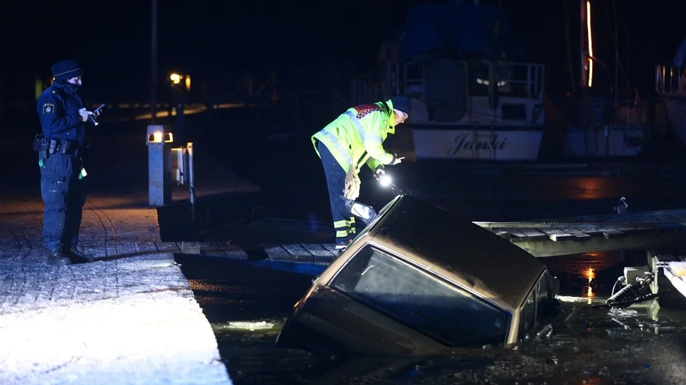 Polis och räddningstjänst kunde snart konstatera att bilen som for över kajkanten i gästhamnen i Sundbyholm var tom.