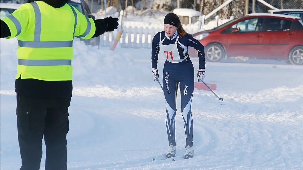 Malin Olofsson Bierfeldt tog arrangörsklubben Hällbybrunns enda förstaplats när hon klockades för 24.41 i D15–16-klassen.