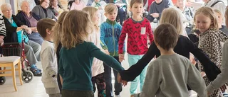 TV: Här dansar barnen på äldreboendet i Nyköping: "Man blir alldeles rörd och tårögd"