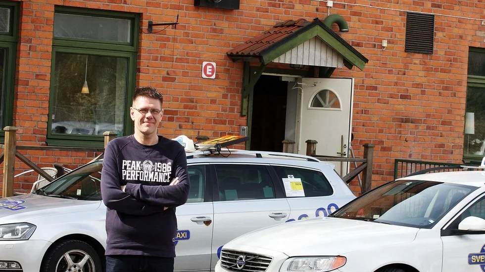Nicklas Thörne driver Taxi Strängnäs.