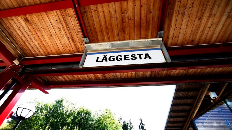 Trappan till perrongen för tåg i riktning mot Stockholm ska prydas med porträtt på lokala profiler och eldsjälar som Strengnäs Tidnings läsare varit med och röstat fram.