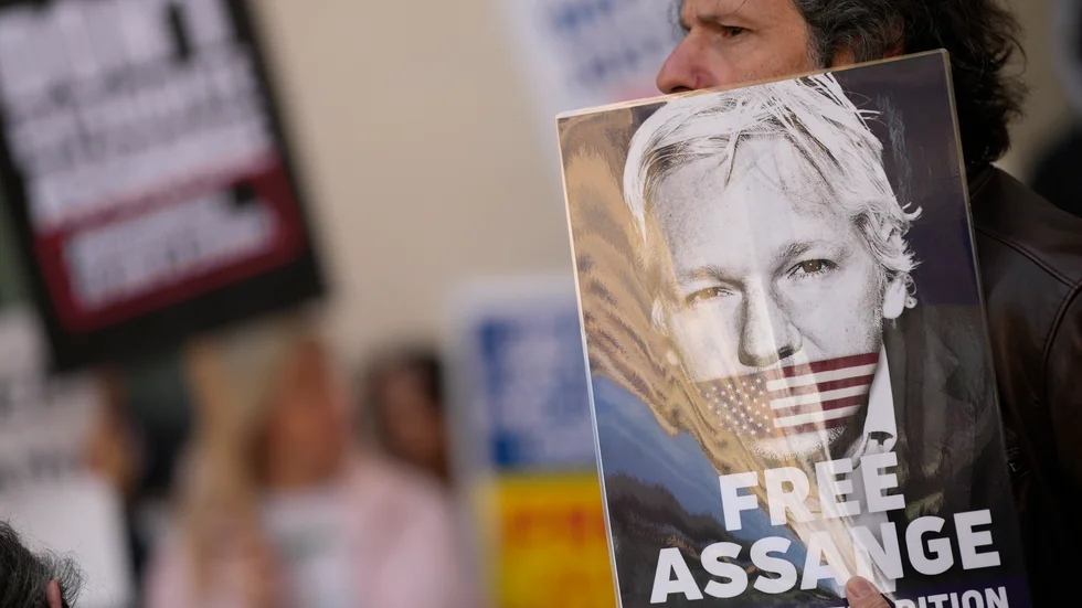 Storbritanniens inrikesminister Priti Patel har godkänt att Wikileaks-grundaren Julian Assange ska utlämnas till USA. Arkivbild.