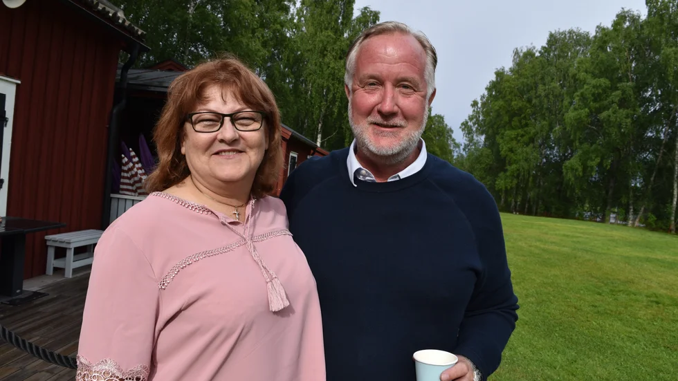 Nya partiledaren Johan Pehrson träffade partikamrater på Kyrkholmen. Här tillsammans med gruppledare Christina Soldan.