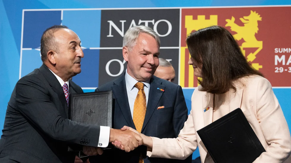 Turkiet säger ja till Sveriges och Finlands ansökan till Natomedlemskap. Från vänster: Turkiets utrikesminister Mevlüt Çavusoglu, Finlands utrikesminister Pekka Haavisto och Sveriges utrikesminister Ann Linde.