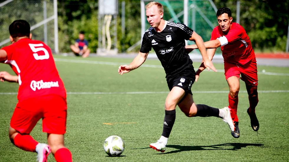 Joakim Pettersson i Fanna BK ser nästa år som ett rehabiliteringsår efter en planerad knäoperation i januari. Men han finns med i ledarstaben som assisterande tränare när laget är tillbaka i trean.