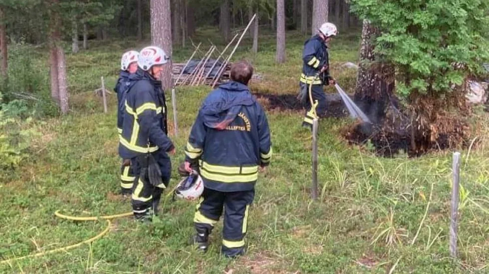 På fredagskvällen larmades räddningstjänsten till Burvik.