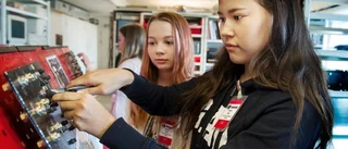 Saab lockar tjejer till ingenjörsutbildning