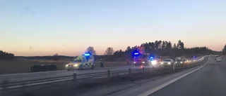 Personbil voltade på E4 utanför Nyköping