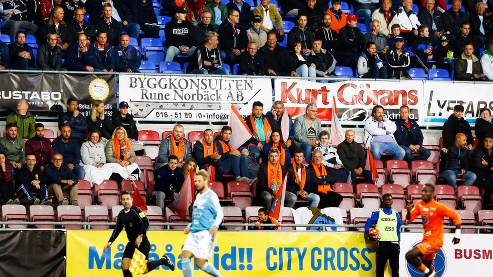 Allt har gått som det ska när det gäller att bygga om Tunavallen. Nu är det grönt ljus för allsvensk fotboll den 8 april.