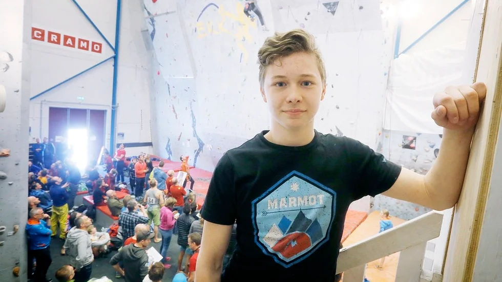 Carl-William Sandberg var ett av hemmahoppen i helgens junior-SM i Eskilstuna.