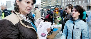 Vindkraftsmotståndare från Stora Sundby demonstrerar i Stockholm