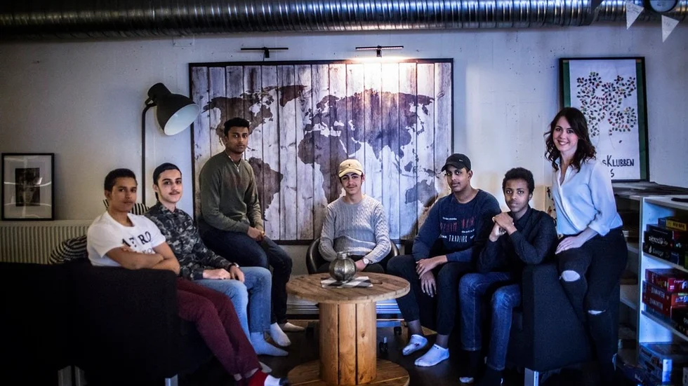 Lloyd Michele, Salam Halwachi, Simon Michele, Ibrahim Halwachi, Haibe Mohamed, Mustafa Ahmed och Stine Willhardt åker till Budapest.