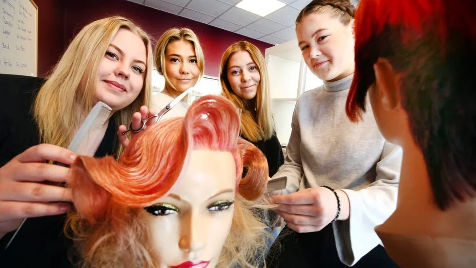 Den 27 mars deltog Julia Lundström, Lina Karlsson, Julia Andersson och Nathalie Svärd i Skol-SM för frisörer. Julia Lundström kom på andra plats i årskurs två och Julia Andersson kom på tredje plats i årskurs ett.