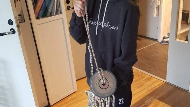 Denniz Alkestig har hittat en magnet som tycks vara perfekt att fiska med.