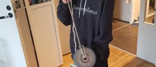 Denniz, 11, fiskade upp en stulen cykel med magnet