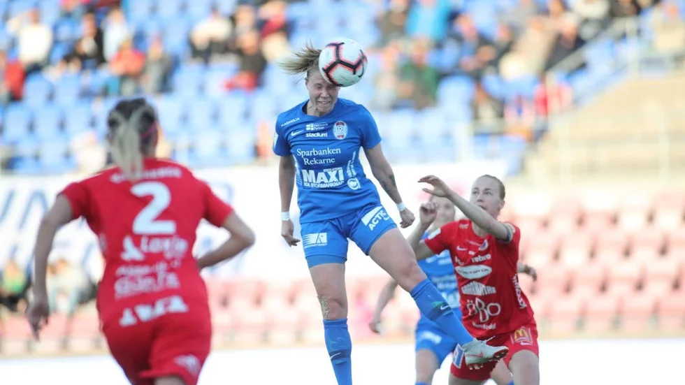 Tia Hälinen hade två riktigt bra chanser att spräcka målnollan för United.