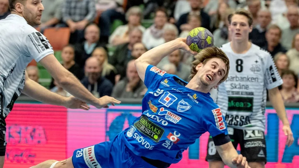 Eskilstunakillen Richard Hanisch stannar i Skövde och Handbollsligan i ytterligare två säsonger.