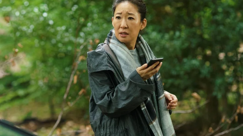 Sandra Oh spelar agenten  Eve Polastri som jagar en ung psykopatisk yrkesmördare i tv-serien "Killing Eve".