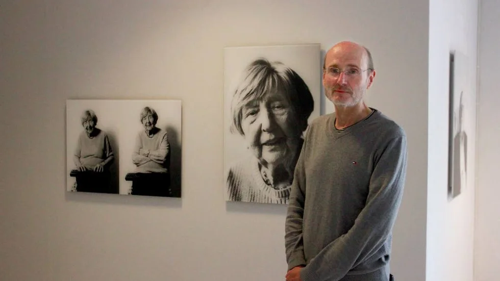 Carl von Scheele har bland annat porträtterat bloggaren Dagny Carlsson.
