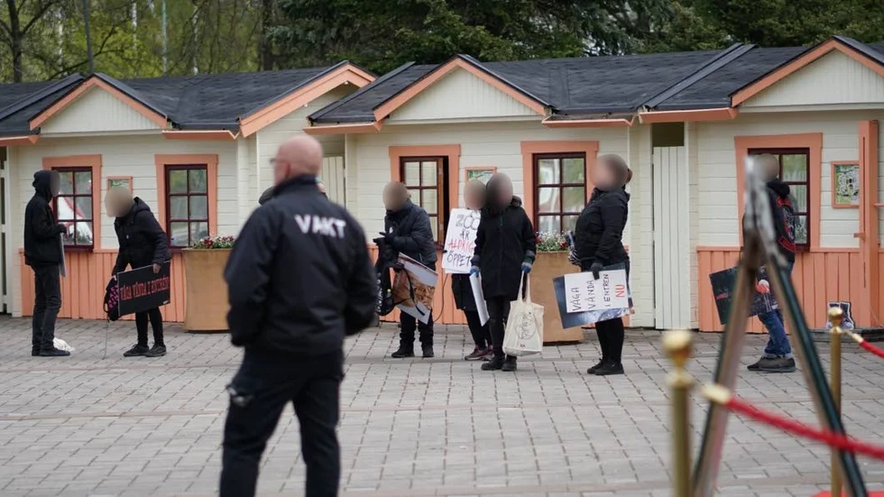 Aktivister uttryckte missnöje vid Parken Zoo på lördagen.