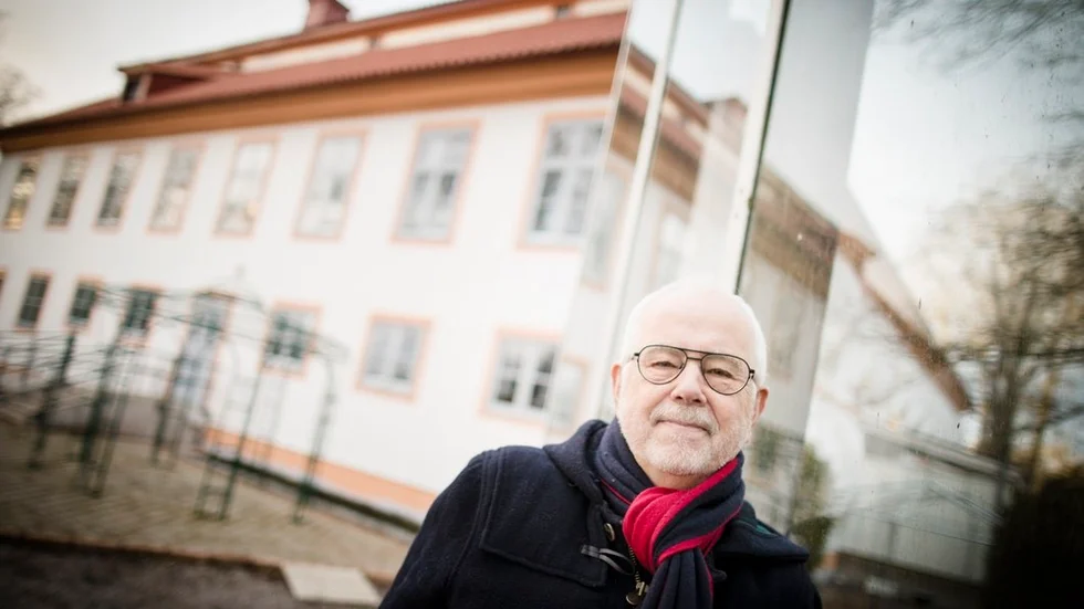 Katrineholms visfestival får nytt liv igen. I sommar, den 25 augusti, är det dags här vid Stora Djulö herrgård och än en gång är det Tomas Henriksson som håller i arrangemanget.