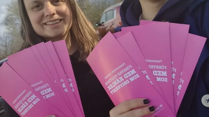 Jämställt, jämlikt och hållbart är parollen för Feministiskt initiativ Gnesta som nu vill ta plats i fullmäktige för att förnya politiken. "Tillsammans kan vi förändra och säkra demokratin" menar Anja Probst, (F!) till vänster om Malin Carmstad Hofmeijer.