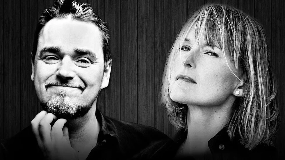 Den 7 april kommer Jack Vreeswijk och CajsaStina Åkerström till Tallåsaulan i Katrineholm. "Snacka om att ha roligt på jobbet. Det är bara att njuta", säger Åkerström om turnén.