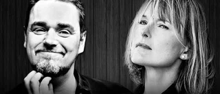 De tar fädernas musik till scenen