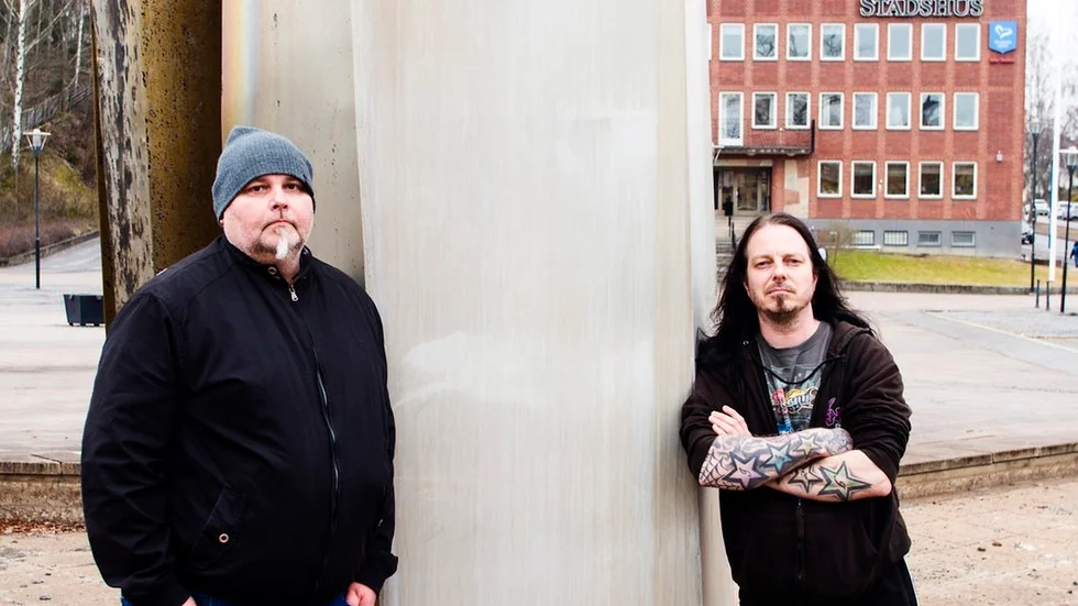 Patrick Gejdeman och Peder Rongvall står bakom Headbanger's eve under årets Fest i Flen här på Prins Wilhelms torg.