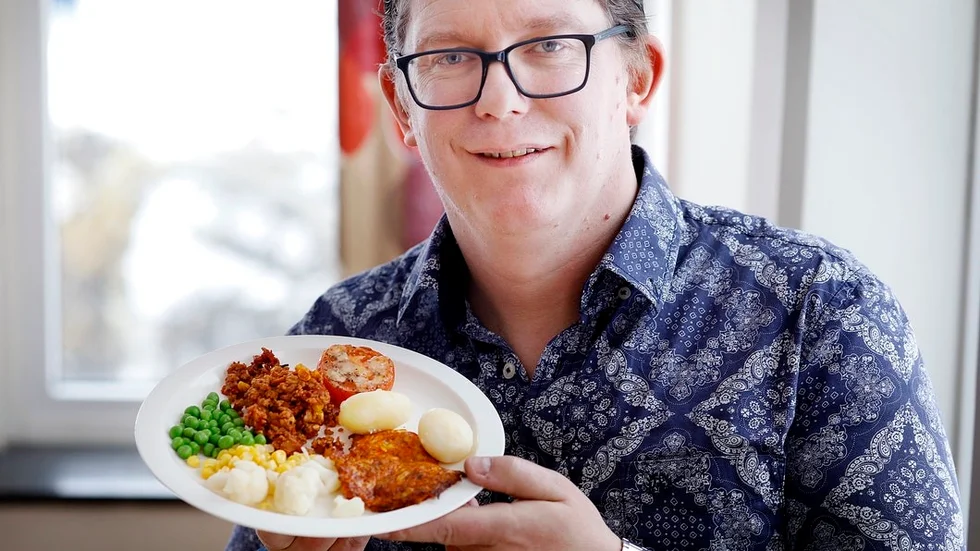 Henrik Färnqvist, tillförordnad kökschef för skolköken i Torshälla, tycker beslutet att slopa KRAV-certifieringen är bra och snarare ett steg framåt än tillbaka.