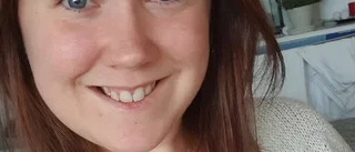 Nelli och Caroline försökte ta bort nazistklottret