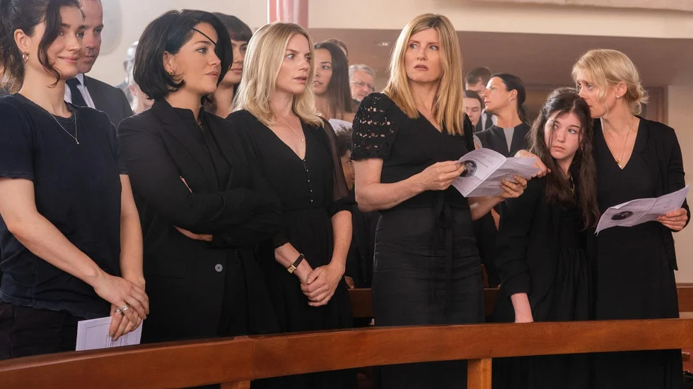 Systrarna Garvey spelas av Eve Hewson, Sarah Greene, Eva Birthistle, Sharon Horgan och Anne-Marie Duff. Pressbild.