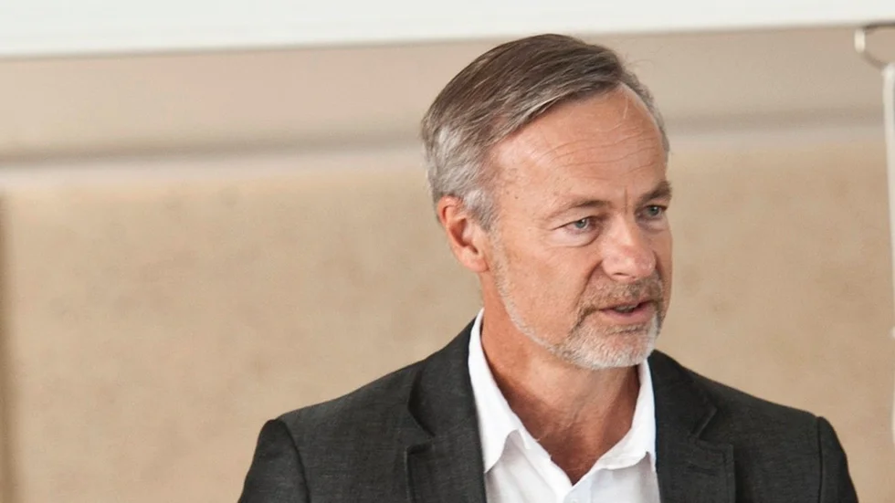 Den tidigare kommundirektören Erik Carlgren har nu engagerat sig politiskt för Socialdemokraterna.