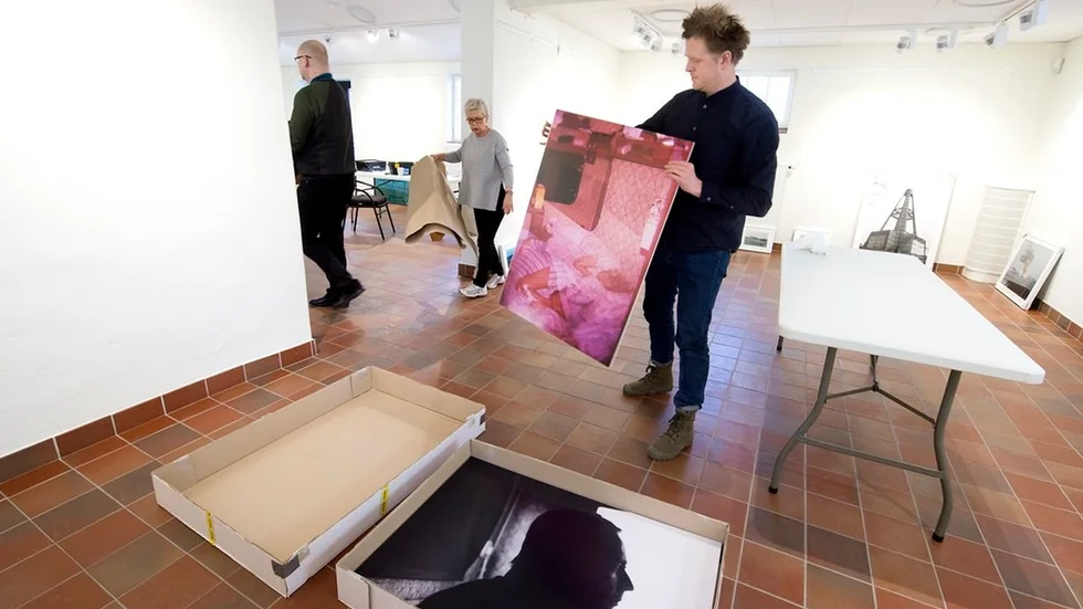 Fotografen Rikard Laving ställer ut både bilder, böcker och interaktiva samtal i utställningen som öppnar i Galleri Fiskhuset på lördagen