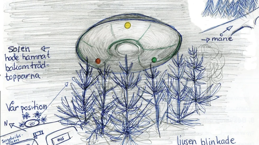 Denna skiss är gjord av mamman som observerade ett ufo tillsammans med sin dotter på Sandviksvägen i Björkvik i september 1989. Till vänster en kartskiss sedd uppifrån och till höger ufot sett ur andra perspektiv. "Vi såg det på ganska långt avstånd och körde sakta framåt och stannade bilen alldeles under den här farkosten", sa mamman då Katrineholms-Kuriren intervjuade henne 1996.