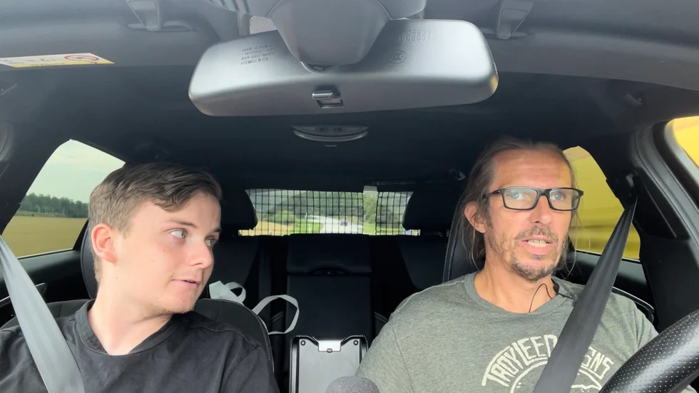 Charlie Andersson och Thomas Augustsson snackar upp Masarna-Piraterna.