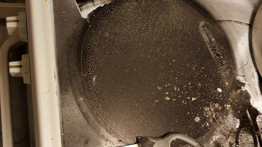 "Här på spisen började den glödheta "torrkokningen", berättar Sabina Alkestig.