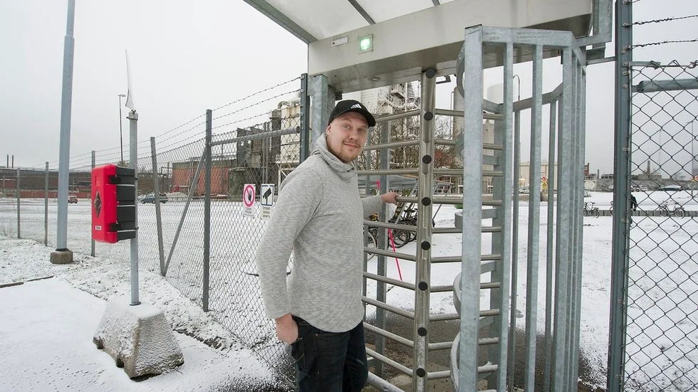 Kevin Jansson Lande hade sommarjobbet som en ingång på arbetsmarknaden. Efter 3,5 år på olika vikariat på SSAB fick han till slut en fast tjänst.