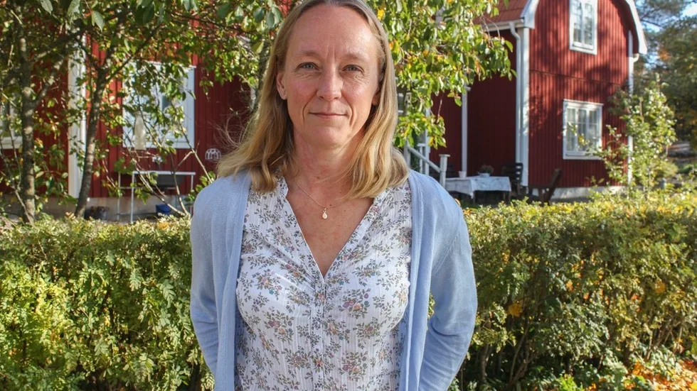 Karin Witalis blev förvånad och upprörd när hon blev kontaktad av landstinget och folktandvården i Malmköping om att hennes barn inte längre hade rätt till kostnadsfri tandvård om de inte listade sig hos folktandvården.
